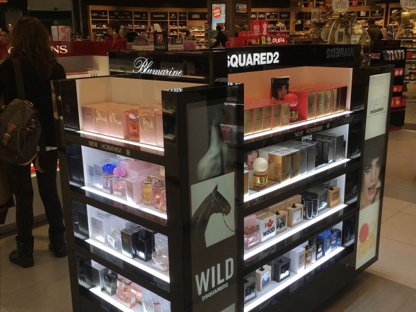 Model etalase kaca toko kosmetik anti debu & modern