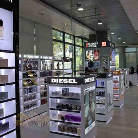 Model etalase kaca toko kosmetik