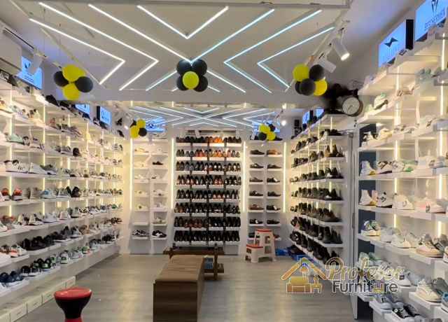 Pesan Display Toko Sepatu Custom Heels Elegan